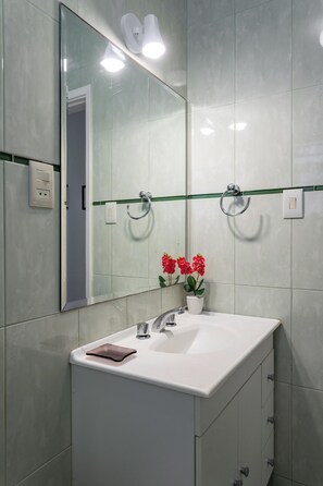 Bathroom - 7 Minutos Da Praia De Ipanema | Bt302B (Rio de Janeiro)