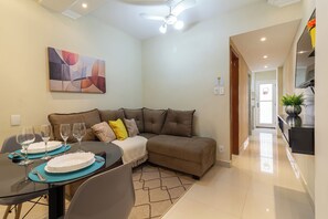 Living area - Acolhedor Em Copacabana A 7 Minutos Da Praia | Fm211 (Rio de Janeiro)