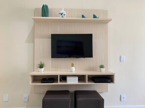 Living area - 6 Minutos Da Praia De Ipanema E Próximo Do Metrô | J801 (Rio de Janeiro)