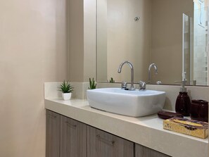 Living area - 6 Minutos Da Praia De Ipanema E Próximo Do Metrô | J801 (Rio de Janeiro)