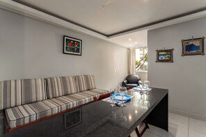 Living area - Encantador Na Barra A 1Min Da Praia | Lc201B (Rio de Janeiro)