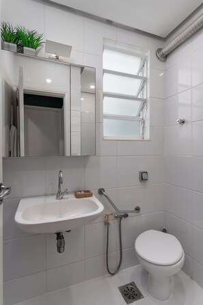 Bathroom - 6 Minutos Da Praia De Copacabana | Rdl1112 (Rio de Janeiro)