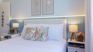 A neatly arranged bedroom with a bed, two bedside tables, and wall art. - 4 Minutos Do Arcos Da Lapa | Sr1502 (Rio de Janeiro)
