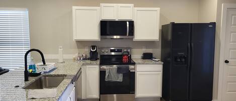 Microonde, forno, piano cottura, lavastoviglie