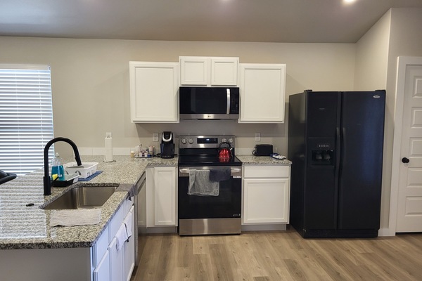 Micro-ondes, four, plaque de cuisson, lave-vaisselle