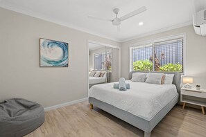 4 bedrooms, desk, iron/ironing board, free WiFi