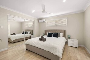 4 bedrooms, iron/ironing board, WiFi, bed sheets