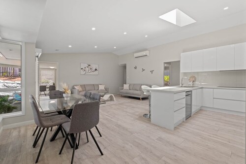 Modern Family Home – Saltwater Pool, Near Robina