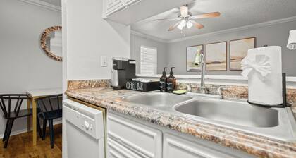 Modern Studio • King Bed • Downtown Austin near UT