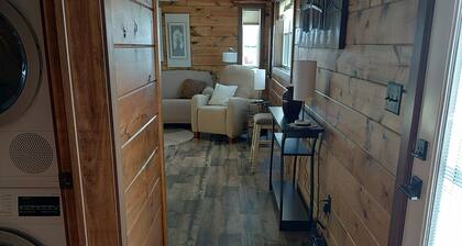 Brilliant cabin with AC near Huron, we call this Minny, its a mini Manson.