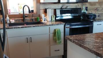 Micro-ondes, four, plaque de cuisson