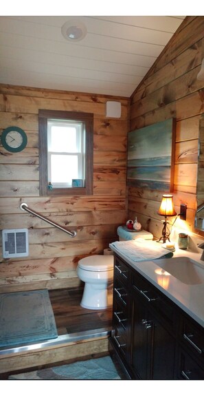 Dusch, hårtork, handdukar och tvål