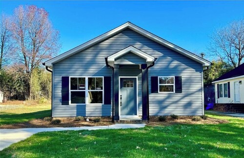 Brand-New Modern Lowell Lodge w/ Firepit & Fenced Yard