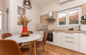 Fridge, oven, stovetop, coffee/tea maker - Stunning apartment in Zadar with WiFi (Zadar)