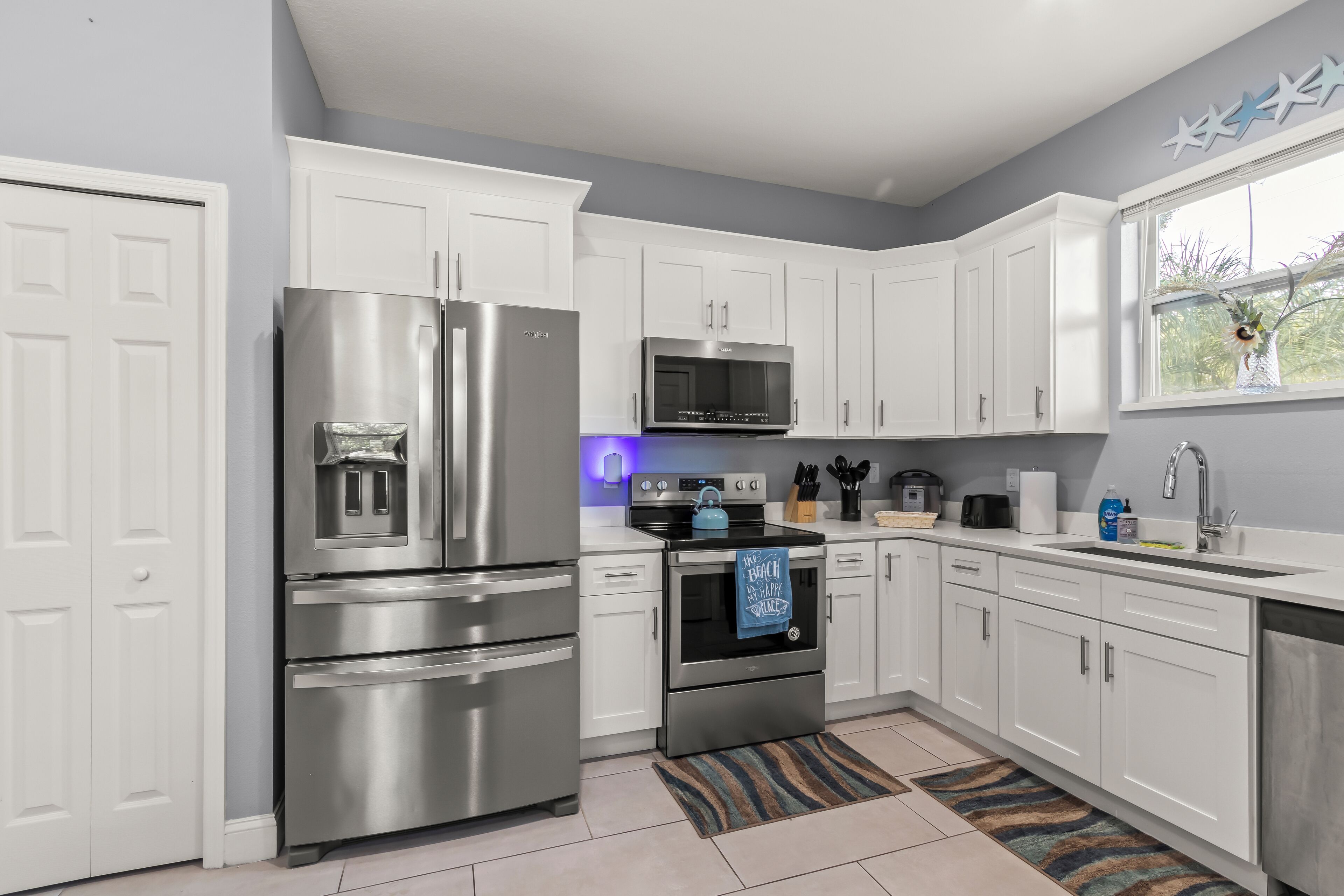 Mikrowelle, Ofen, Herdplatte, Geschirrspüler