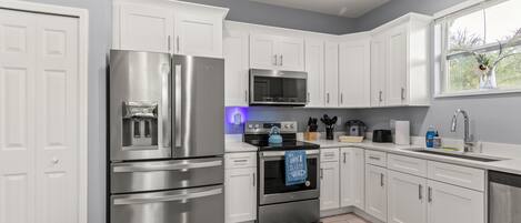 Microones, forn, placa de cuina i rentaplats