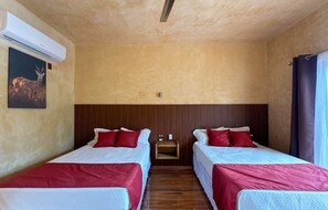 Chambre Standard avec lits jumeaux, balcon, vue jardin