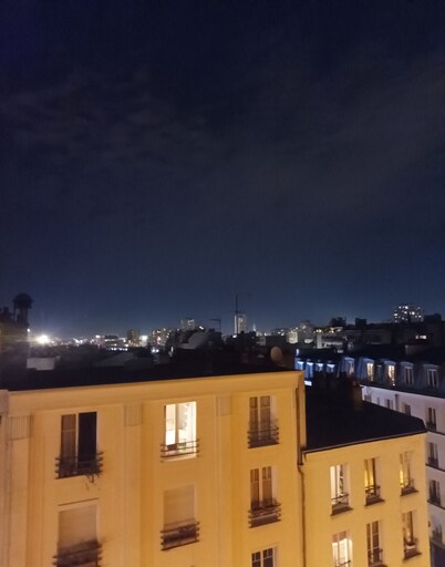 Very pleasant, warm apartment near Montmartre.