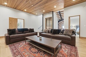 Televisión, chimenea y tenis de mesa 