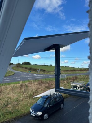 المنطقة المحيطة بالمنشأة