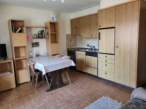 Comfort Studio, Mountain View | In-room dining