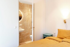 WiFi, bed sheets - De Linde: Charming and stylish guesthouse (Aerdenhout)