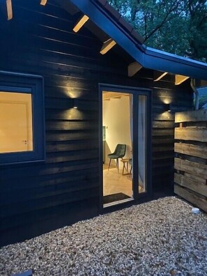 Terrace/patio - De Linde: Charming and stylish guesthouse (Aerdenhout)