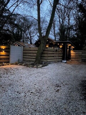 المنطقة المحيطة بالمنشأة