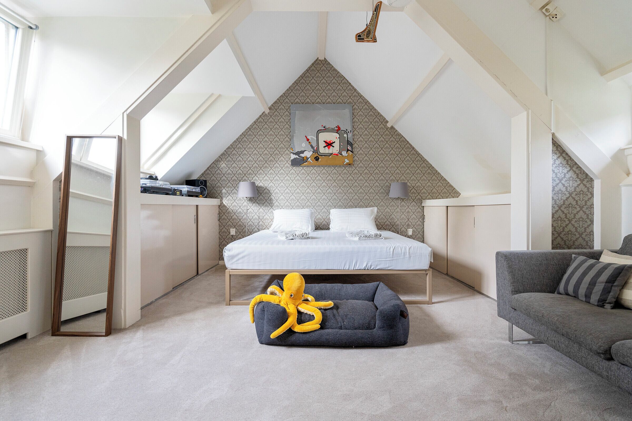 2 habitaciones, tabla de planchar con plancha, wifi y ropa de cama 