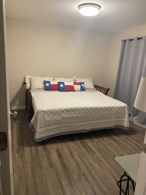 2 chambres, fer et planche à repasser, Wi-Fi, draps fournis