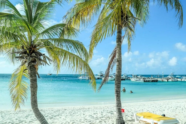 Espreguiçadeiras, toalhas de praia