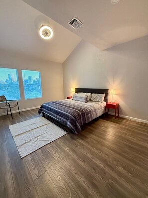 3 soverom, strykejern/-brett, wi-fi og sengetøy