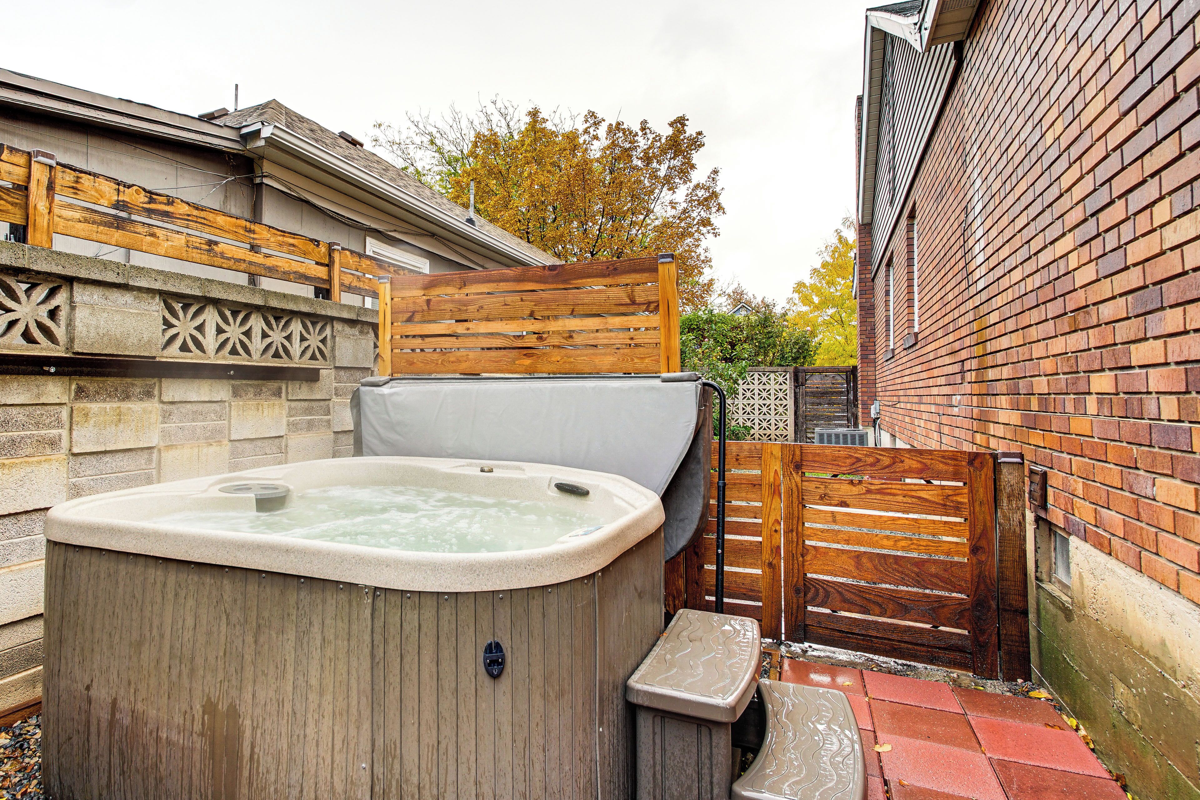 Outdoor spa tub