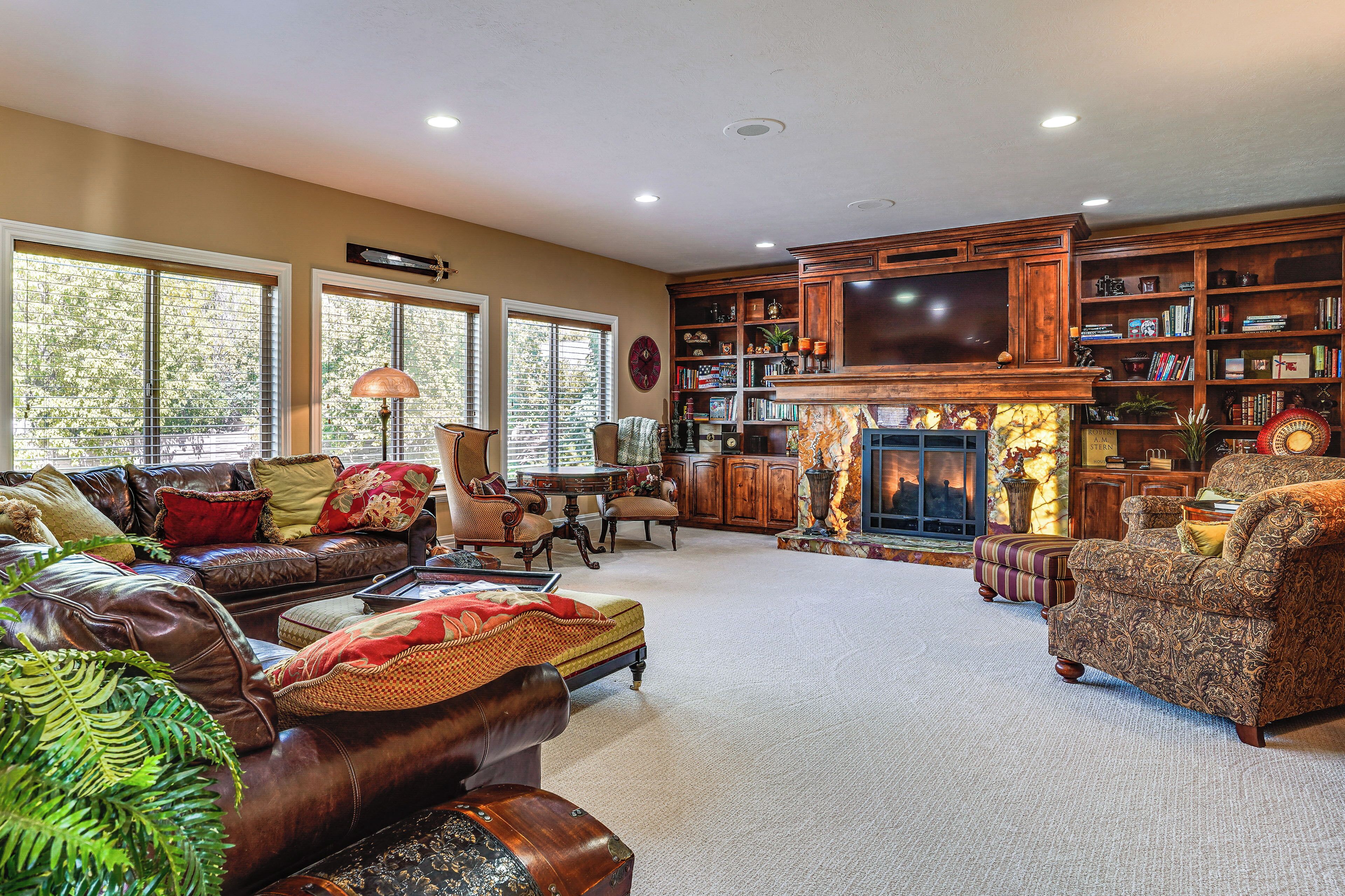 Elegant 6,300-sq-ft Family Home W/ Hot Tub In Orem - Orem, UT