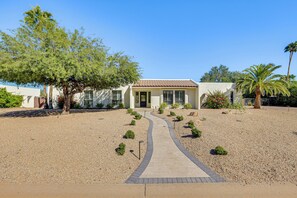 Exterior - Sports Court + Hot Tub: Luxe Scottsdale Retreat! (Scottsdale)