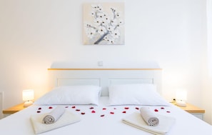4 bedrooms, free WiFi - Awesome apartment in Krk with private swimming pool, can be inside or outside (Krk)