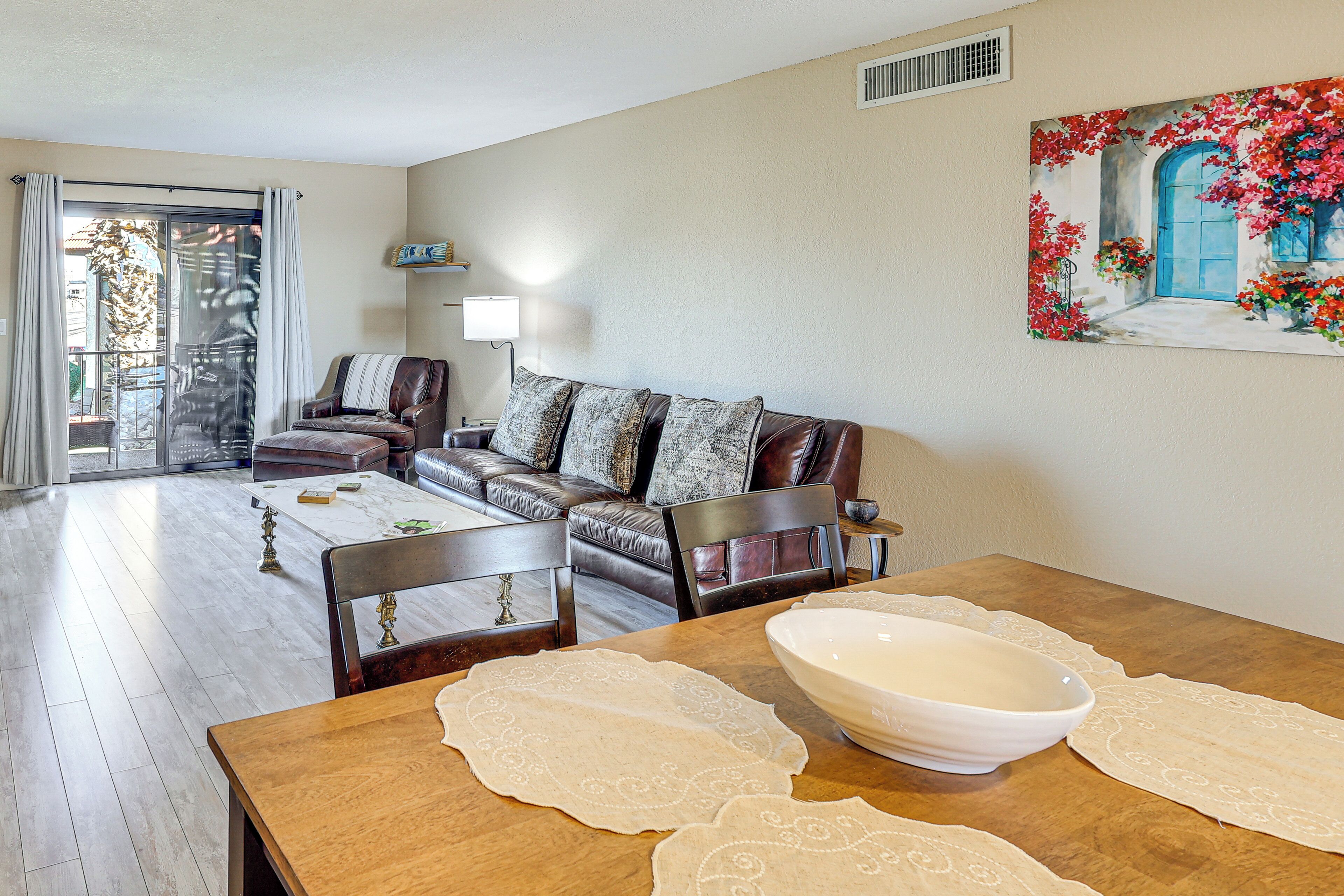 Dining Area | Dishware/Flatware Provided