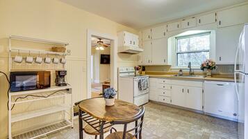 Frigorífic, microones, placa de cuina i rentaplats