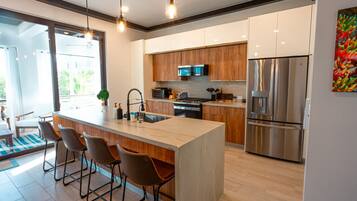 Réfrigérateur, four, plaque de cuisson, lave-vaisselle