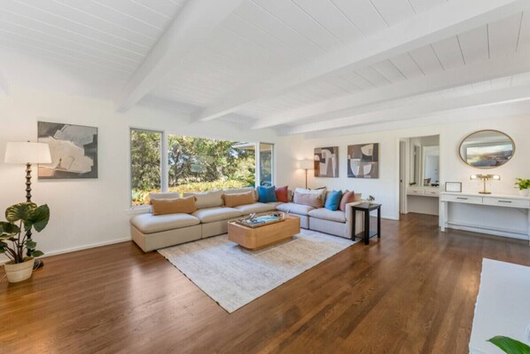 TV, fireplace - 2 Acre Coastal Farmstead - Pet, RV, Horse Friendly (Santa Barbara)