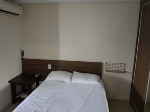 Bügeleisen/Bügelbrett, WLAN, Bettwäsche