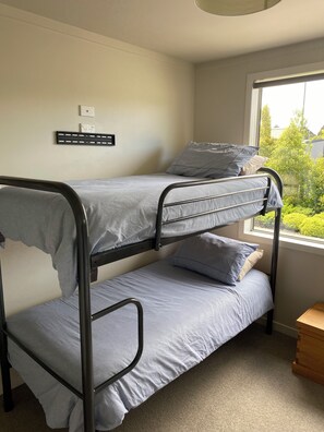 3 bedrooms, WiFi, bed sheets