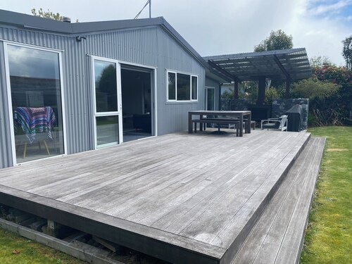 Cosy, well located Manapouri bach