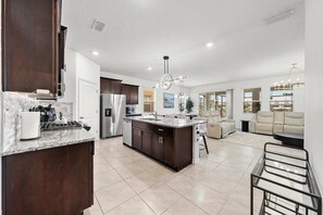 House - Themed 6BR Home Game Room Pool Sleeps 16 (Davenport)