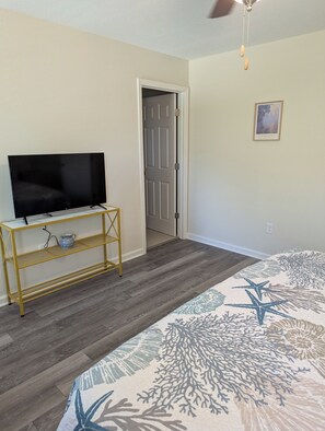 3 عدّة غرف نوم ومكواة/لوح كي وواي فاي وملاءات أسرّة