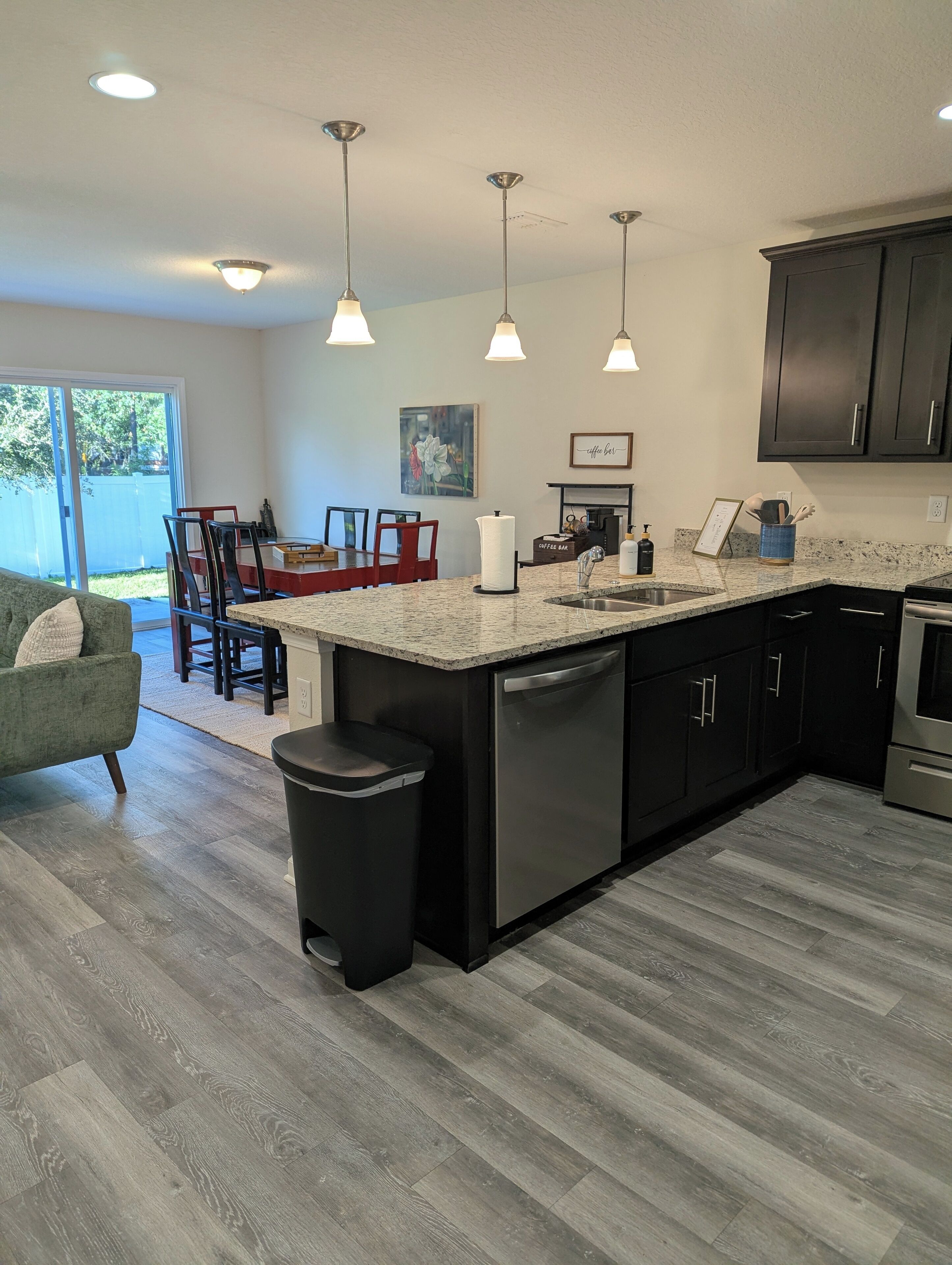 Kylskåp, mikrovågsugn, ugn och spishäll