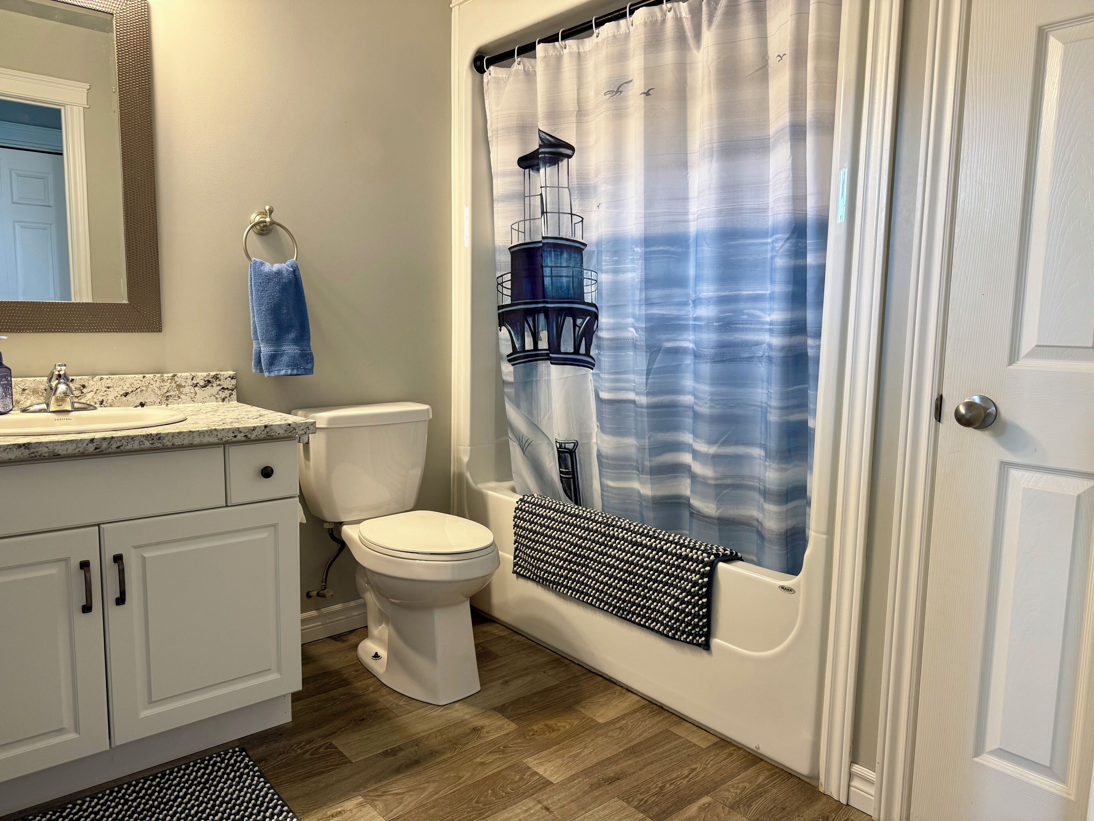 Haartrockner, Handtücher, Toilettenpapier