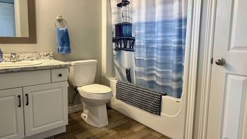 Haartrockner, Handtücher, Toilettenpapier