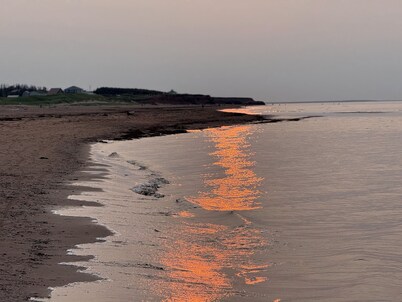 Modern 2BR PEI Suite w/ Fireplace, A/C, Laundry & Lovely Country Views 🌅
