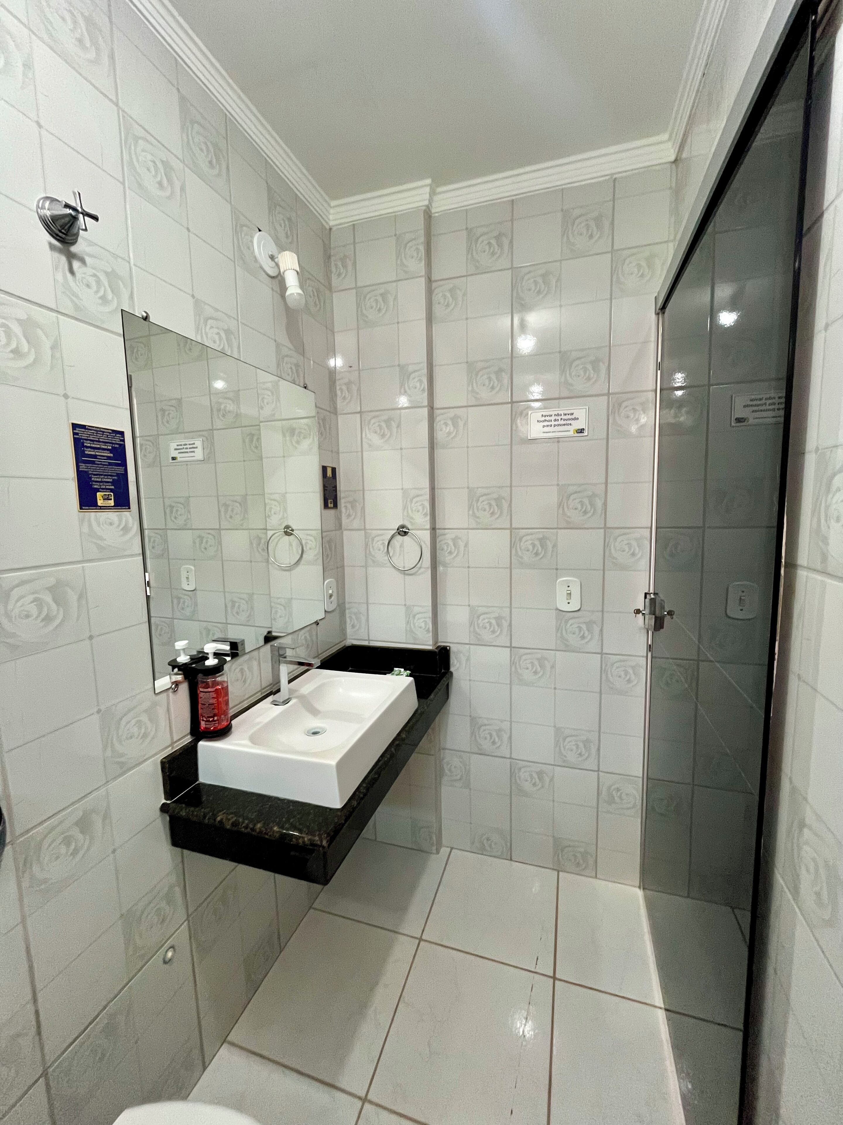 Dusche, Handtücher, Seife, Toilettenpapier